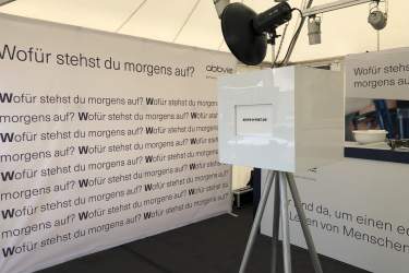 knips-o-mat-fotobox-premium-individuelle-hintergrundwand