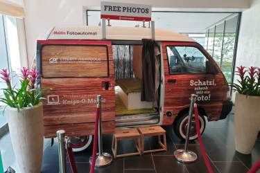 knips-o-mat-fotobus-indoor-firmenevent